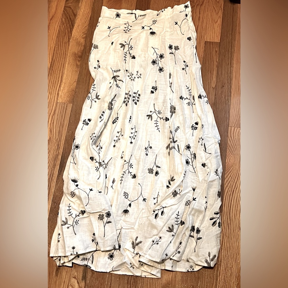 Linen blend embriodered skirt